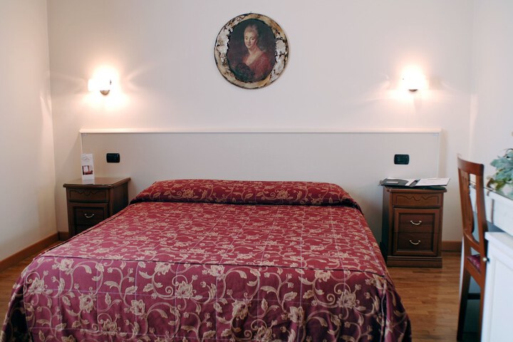 Room 4 of 56