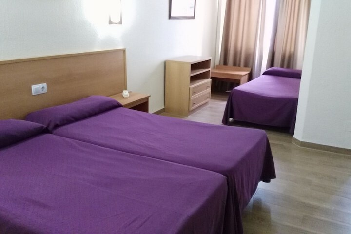 Room 9 of 33