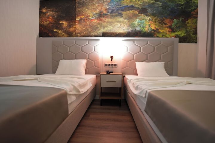 Room 8 of 28