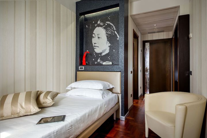 Room 7 of 30