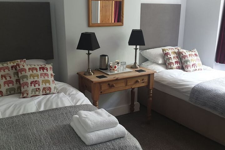 Room 2 of 28