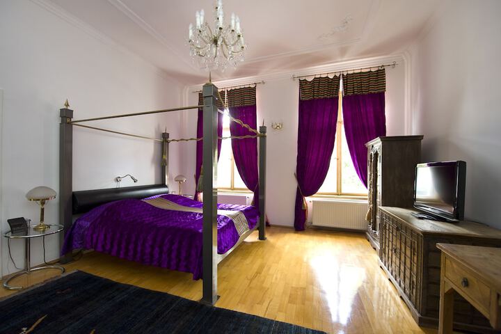 Room 11 of 50