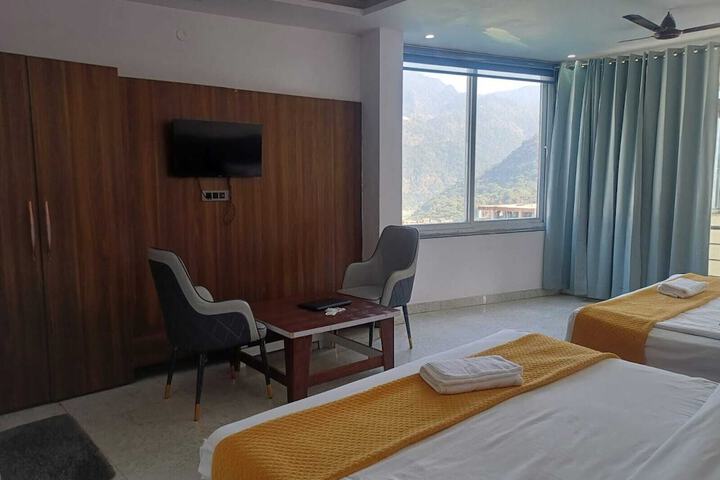 Room 18 of 33