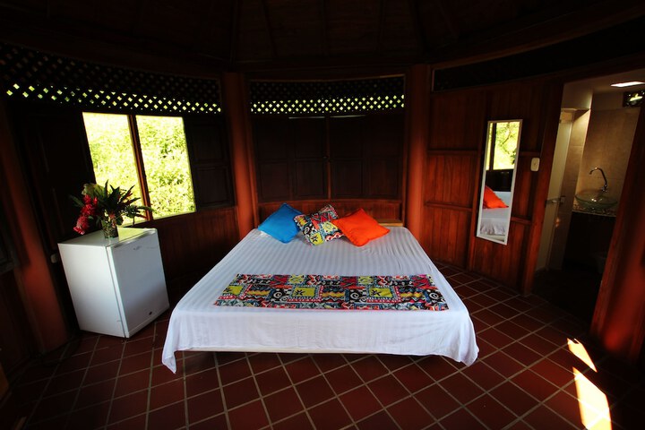 Room 10 of 13