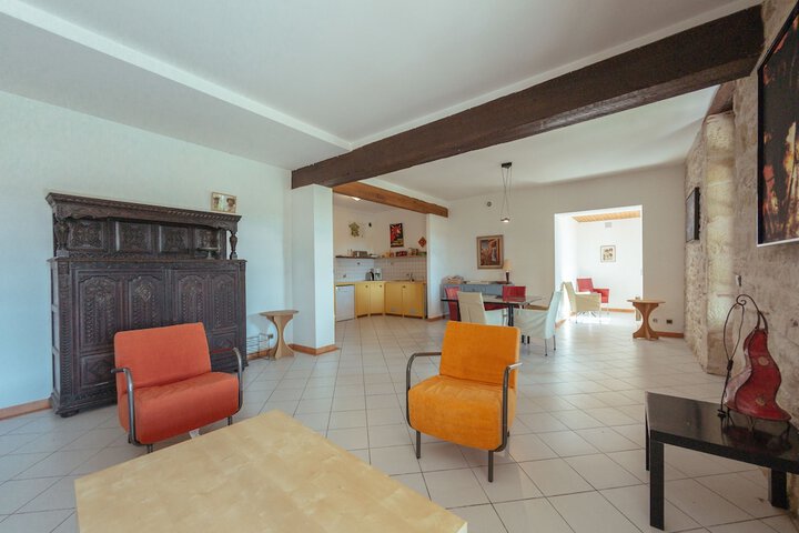 Room 6 of 14