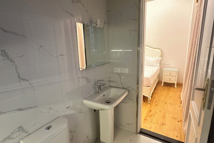 Room 50 of 82