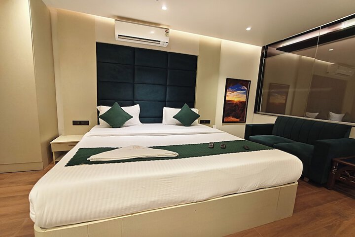 Room 26 of 90