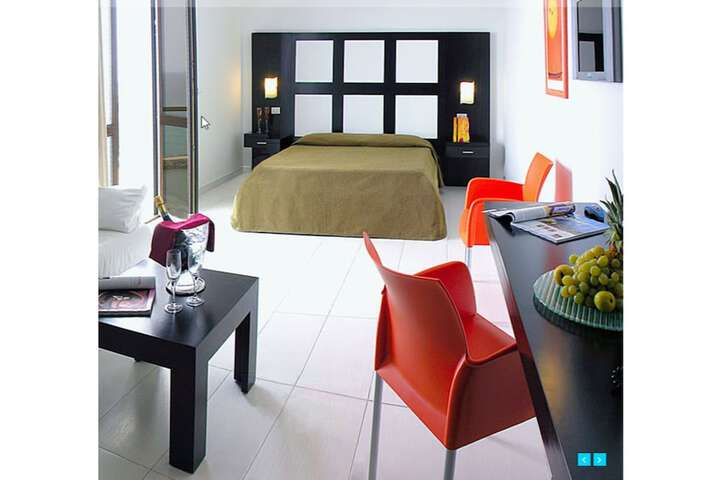 Room 6 of 18
