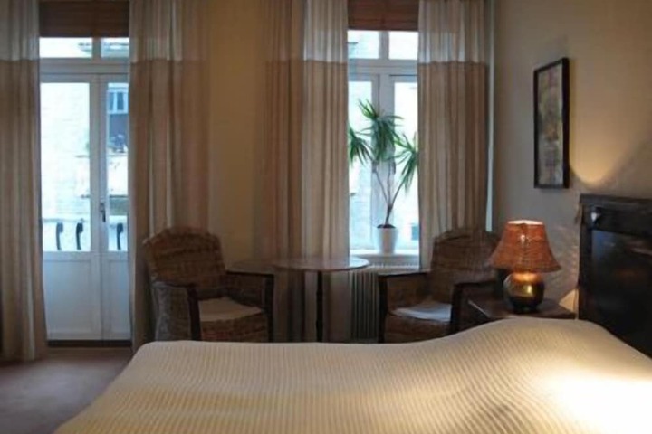 Room 6 of 48