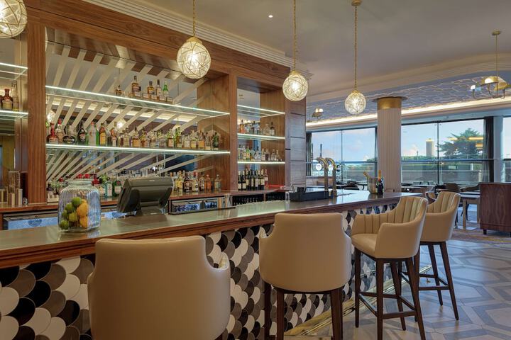 Lounge 131 of 206