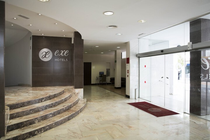 Entrance & Lobby