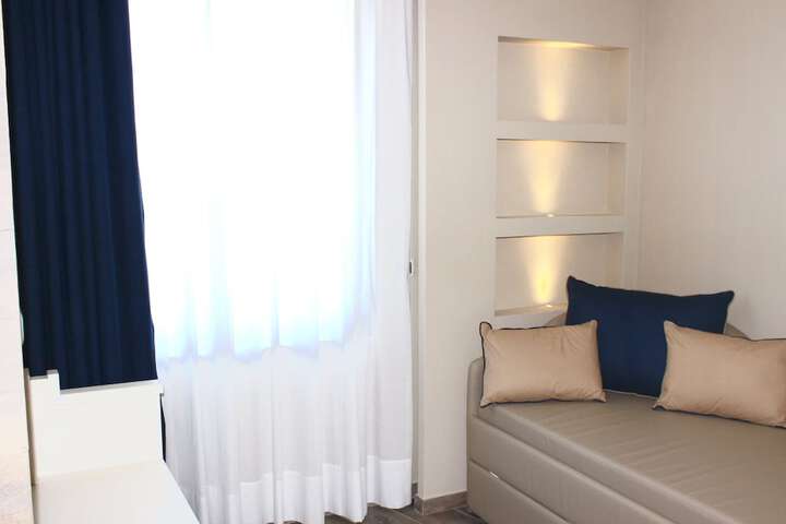 Room 33 of 85
