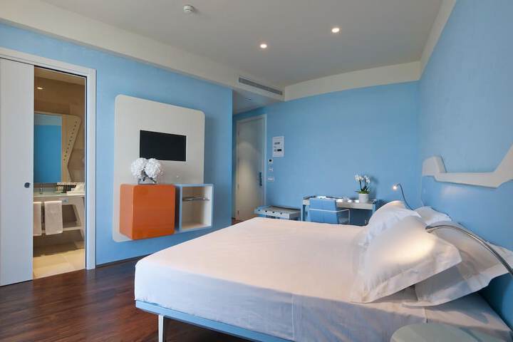 Room 9 of 49