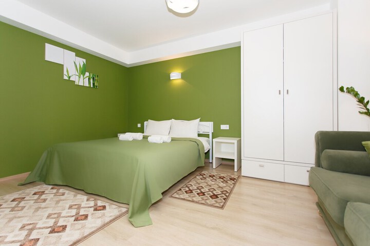 Room 33 of 108
