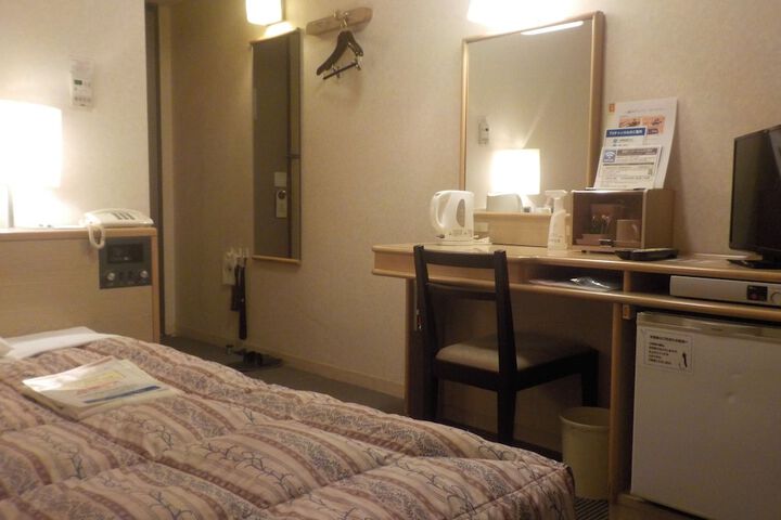 Room 10 of 38