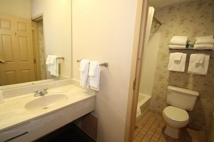 Room 6 of 30