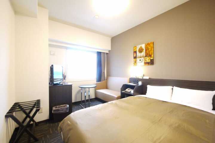 Room 3 of 28
