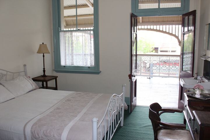 Room 10 of 52