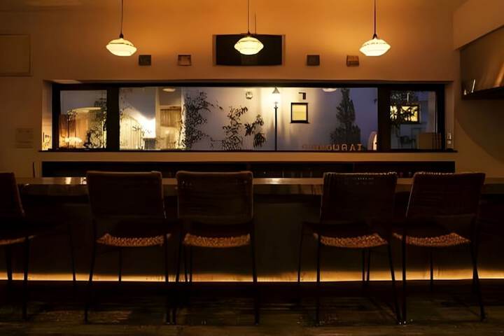 Lounge 17 of 19