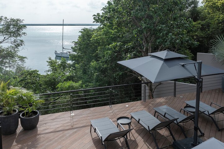 Sundeck 58 of 64
