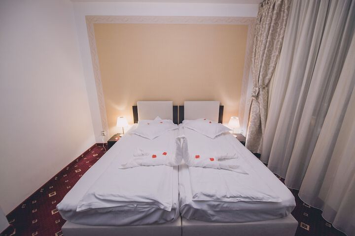 Room 14 of 66