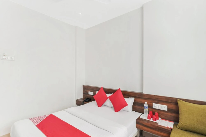 Room 4 of 10