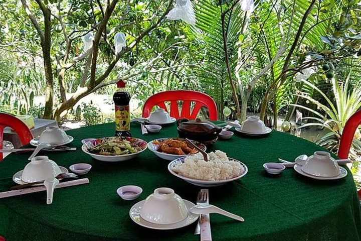 Dining 10 of 31