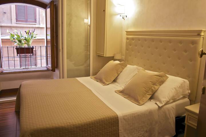Room 4 of 25