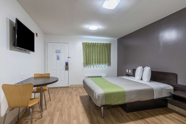 1 King Bed Kitchen (3 of 4)