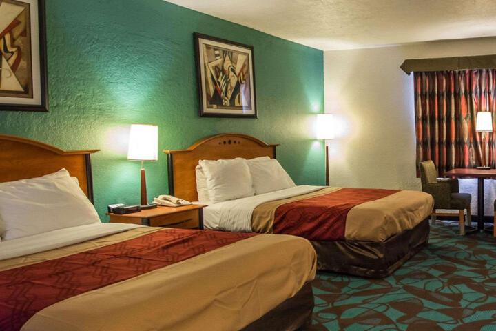 2 Double Beds (11 of 20)