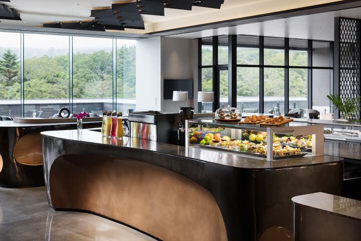 Lobby lounge