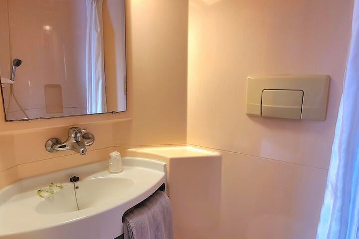 Room 15 of 29
