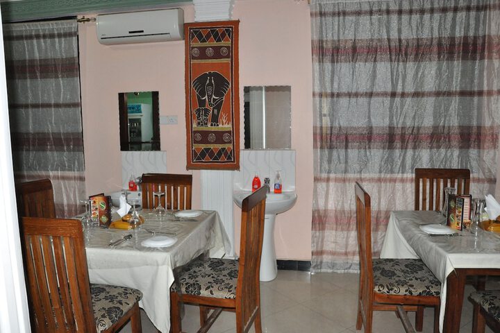 Dining 15 of 20