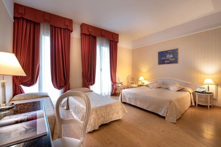 Room 30 of 53