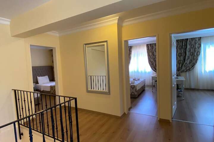 Hotel 2 of 135