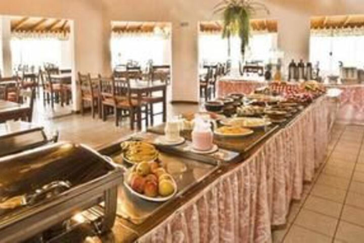 Dining 7 of 44