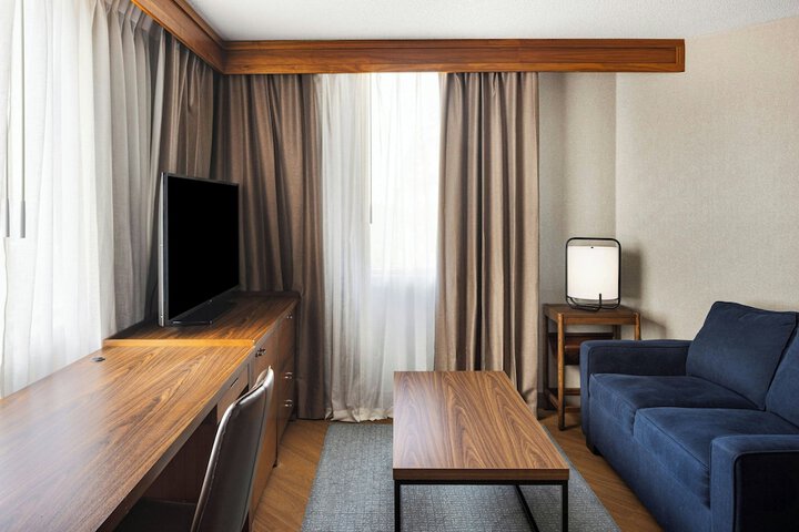 Room 28 of 65