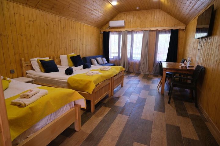 Room 5 of 94