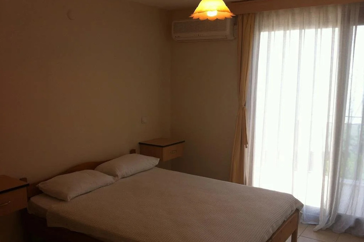 Room 11 of 14