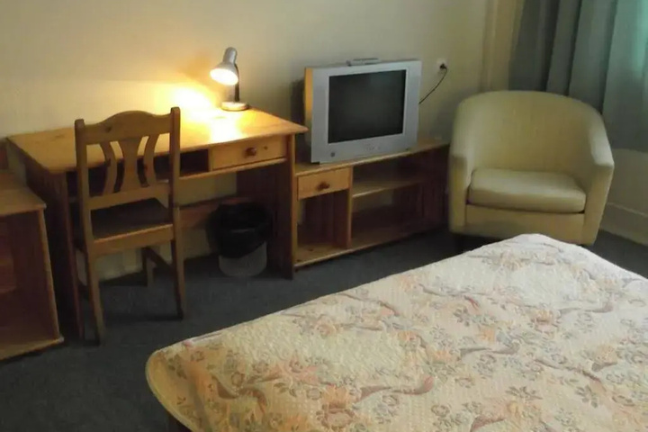 Room 4 of 20