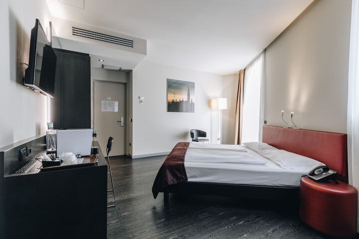 Room 10 of 36