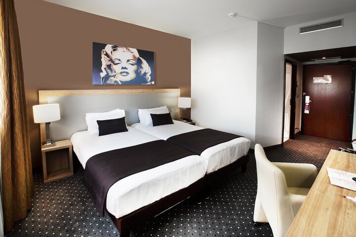 Room 33 of 125