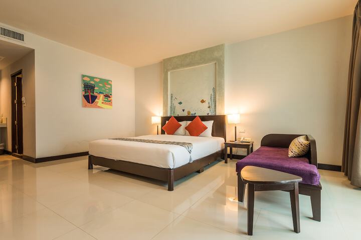 Room 4 of 63