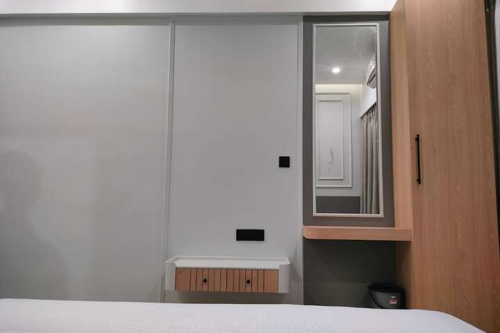 Room 7 of 11