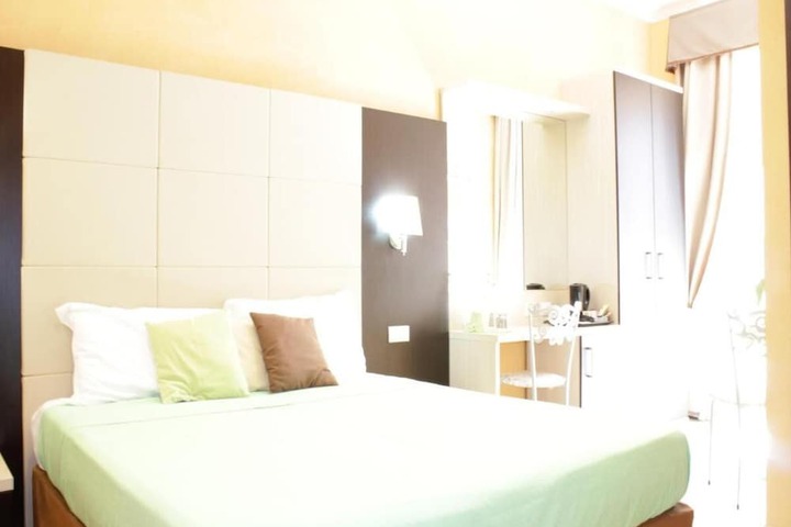 Room 12 of 22