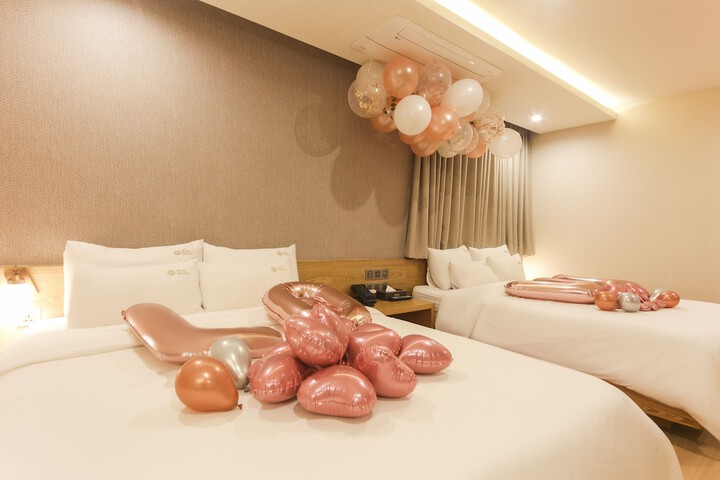 Room 27 of 110