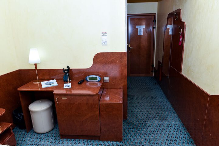 Room 5 of 27