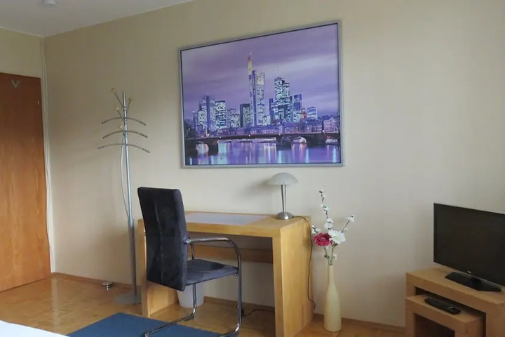 Room 3 of 16