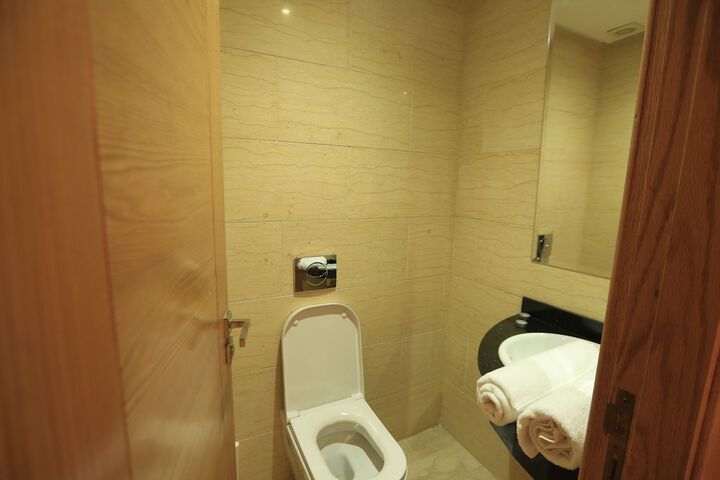Room 7 of 32