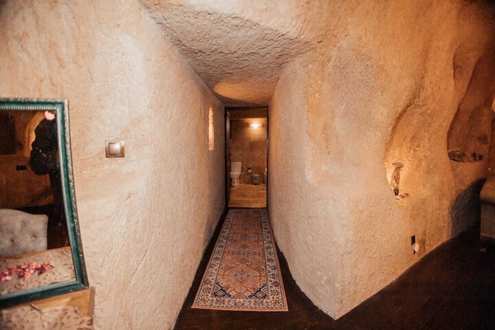Room 6 of 28